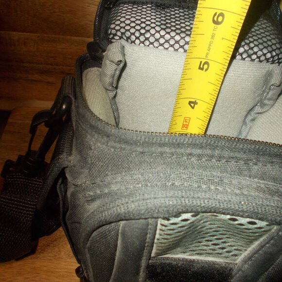 Lowepro Small Camera Bag - Picture 8 of 9